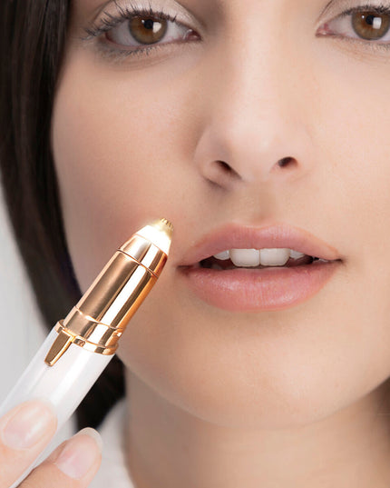 Tondeuse de Précision avec LED pour Poils du Visage InnovaGoods